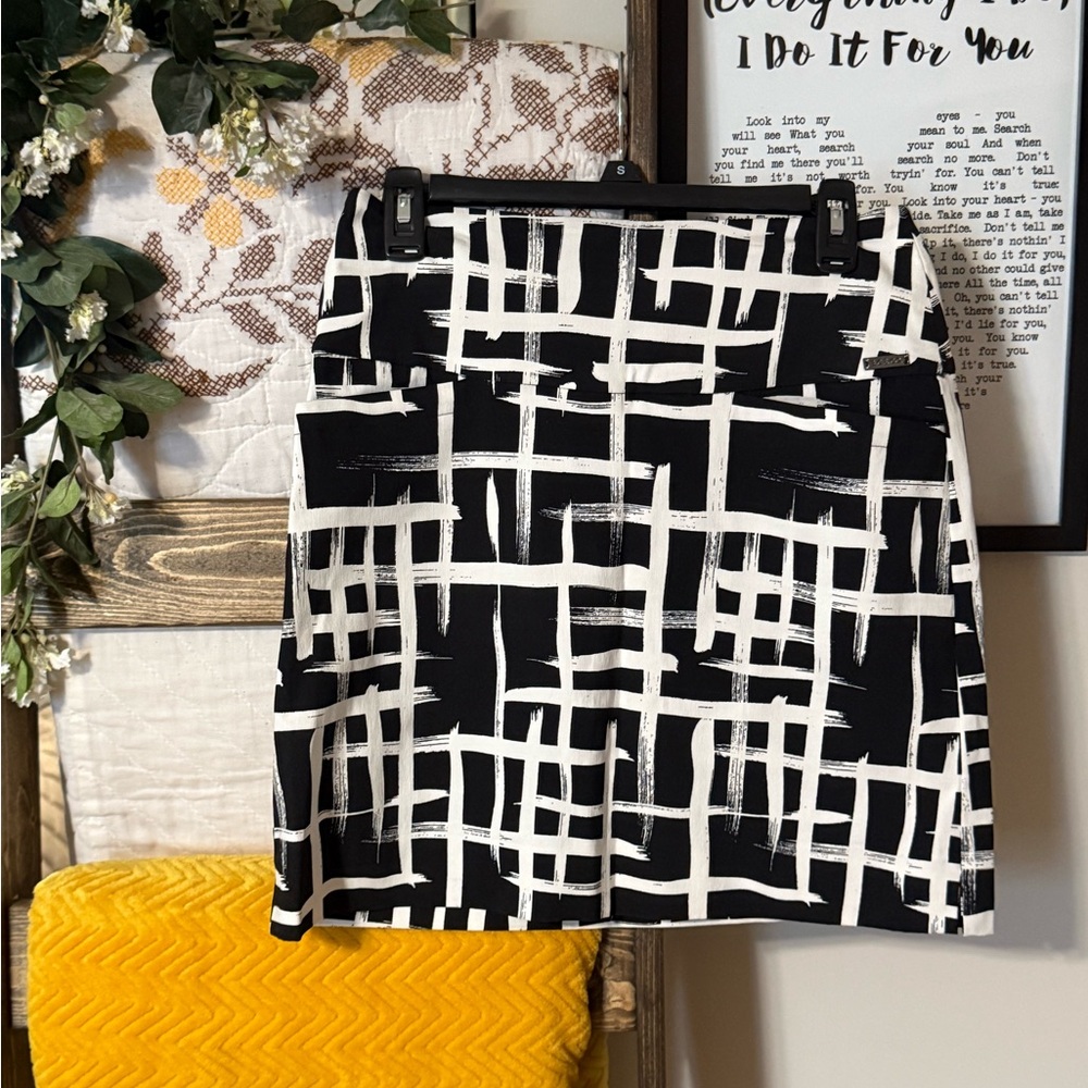 S.C. & Co. Black and White Patterned Women's Skirt